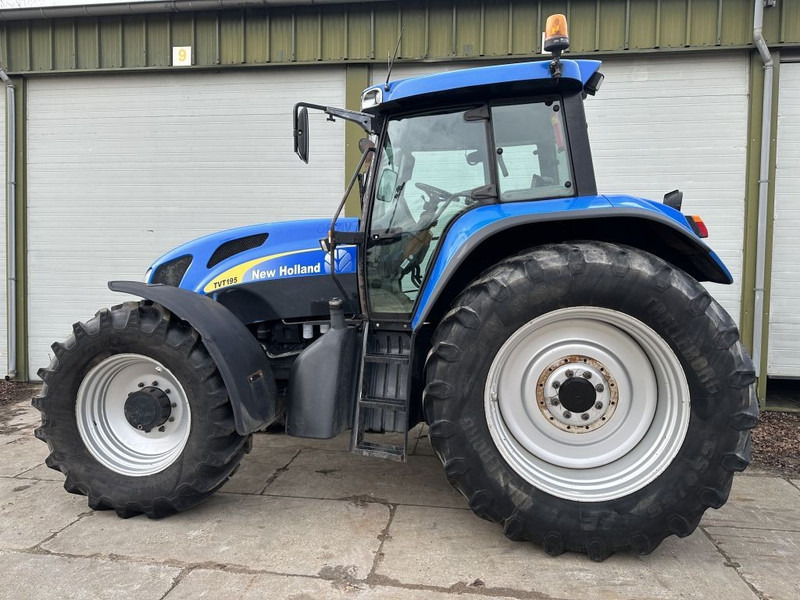 New Holland TVT 195 Dutch registration - Tracteur agricole: photos 2 New Holland TVT 195 Dutch registration - Tracteur agricole: photos 2