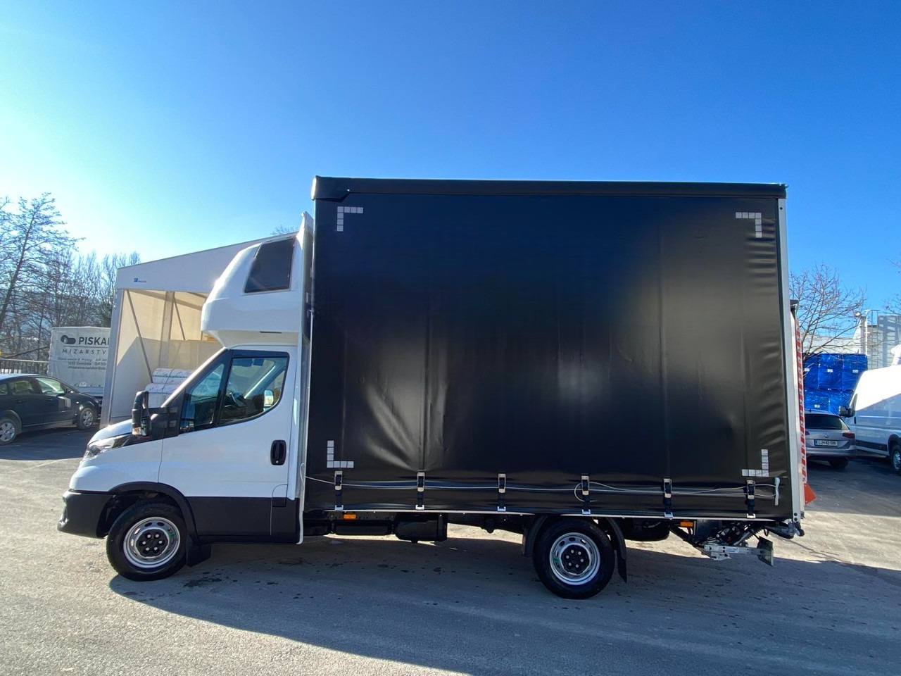Véhicule utilitaire plateau baché neuf IVECO DAILY 35S18HP  D30C | PRITSCHE PLANE + SCHLAFKABINE + LADERAMPE: photos 6