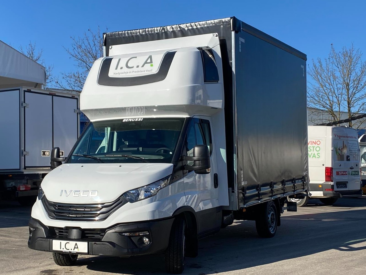 IVECO DAILY 35S18HP D30C | PRITSCHE PLANE + SCHLAFKABINE + LADERAMPE - Véhicule utilitaire plateau baché: photos 3 IVECO DAILY 35S18HP D30C | PRITSCHE PLANE + SCHLAFKABINE + LADERAMPE - Véhicule utilitaire plateau baché: photos 3