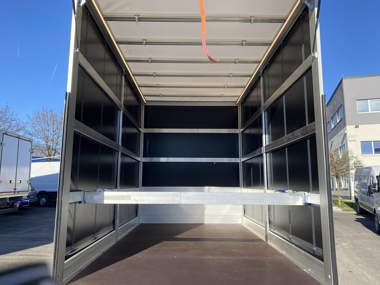 Véhicule utilitaire plateau baché neuf IVECO DAILY 35S18HP  D30C | PRITSCHE PLANE + SCHLAFKABINE + LADERAMPE: photos 9