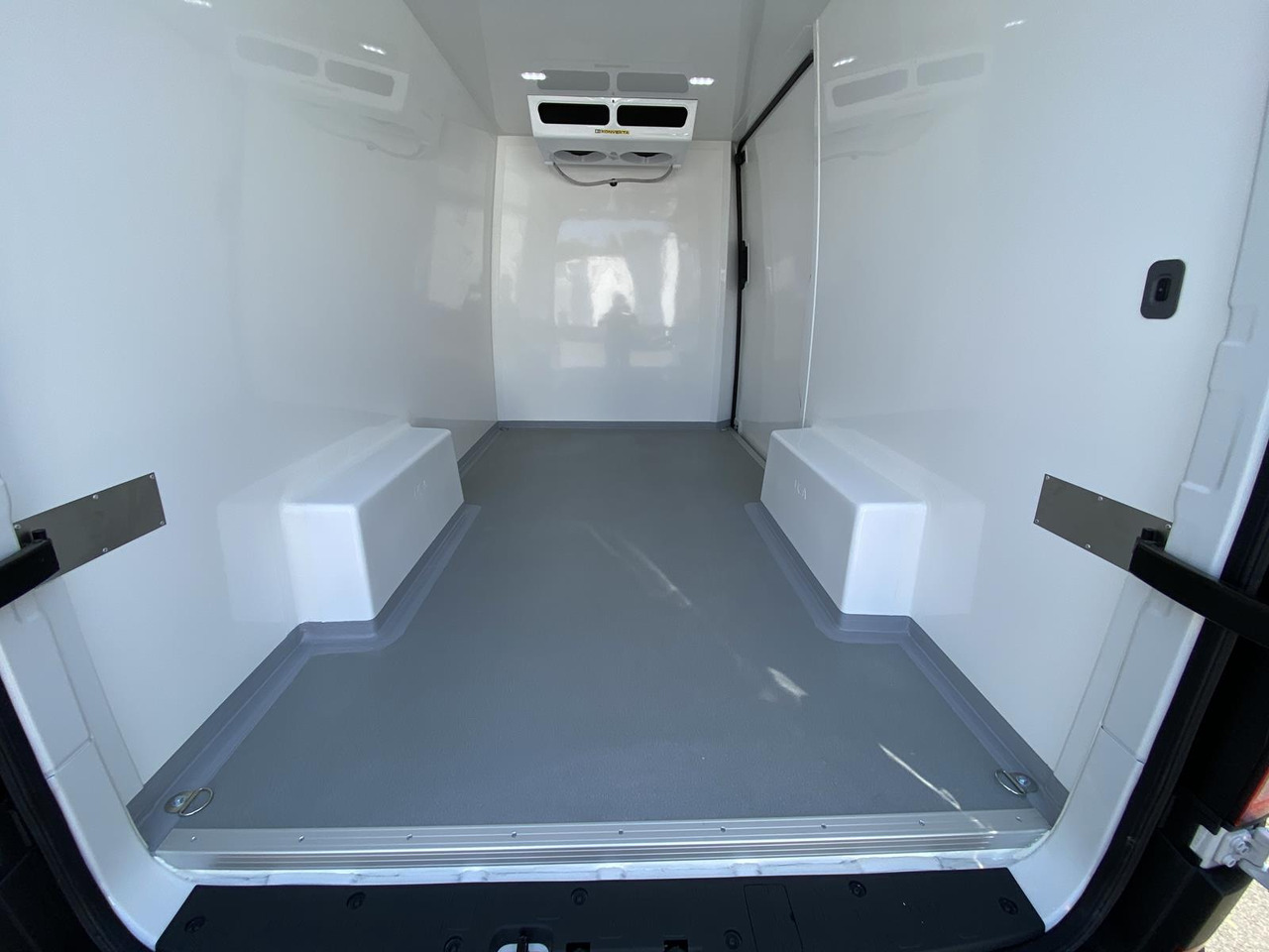 MAN TGE 3.140 L3H3 140PS RS3640mm/ FRISCHDIENST BIS 0 + KONVEKTA UNDERMODE - Véhicule utilitaire frigorifique: photos 5 MAN TGE 3.140 L3H3 140PS RS3640mm/ FRISCHDIENST BIS 0 + KONVEKTA UNDERMODE - Véhicule utilitaire frigorifique: photos 5