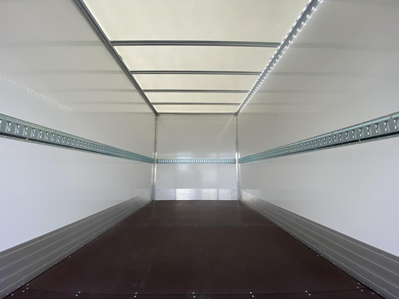 Fourgon neuf MAN TGE 3.180 RS4490 1+2, 180PS, 2.0L | ALU-BOX 4200mm + LADERAMPE: photos 10