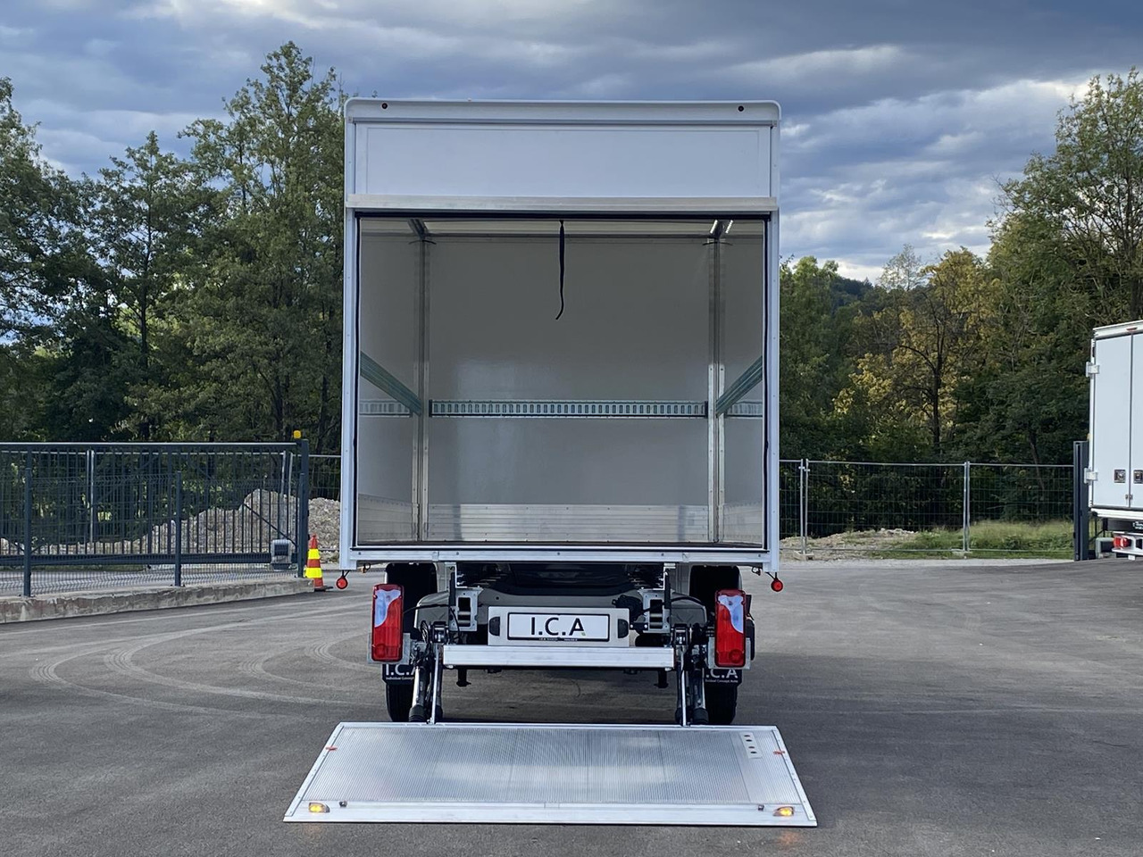 Fourgon neuf MAN TGE 3.180 RS4490 1+2, 180PS, 2.0L | ALU-BOX 4200mm + LADERAMPE: photos 12