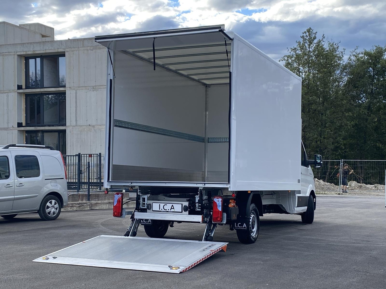 MAN TGE 3.180 RS4490 1+2, 180PS, 2.0L | ALU-BOX 4200mm + LADERAMPE - Fourgon: photos 1 MAN TGE 3.180 RS4490 1+2, 180PS, 2.0L | ALU-BOX 4200mm + LADERAMPE - Fourgon: photos 1