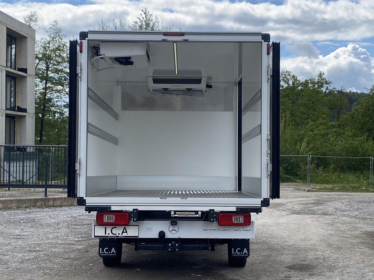 MERCEDES BENZ SPRINTER 317 CDI | DOPPELREGIME TIEFKÜHLKOFFER + BACKSLEEPER - Véhicule utilitaire frigorifique: photos 1 MERCEDES BENZ SPRINTER 317 CDI | DOPPELREGIME TIEFKÜHLKOFFER + BACKSLEEPER - Véhicule utilitaire frigorifique: photos 1