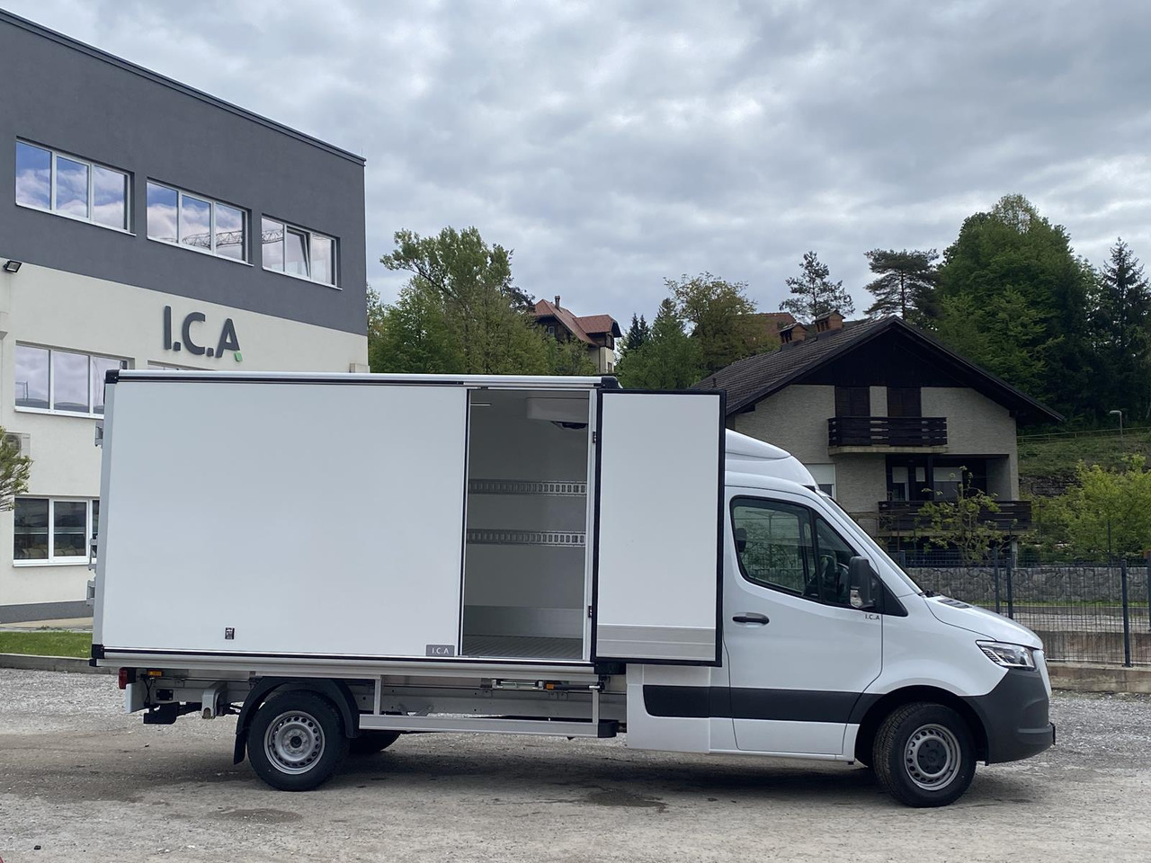 MERCEDES BENZ SPRINTER 317 CDI | DOPPELREGIME TIEFKÜHLKOFFER + BACKSLEEPER - Véhicule utilitaire frigorifique: photos 4 MERCEDES BENZ SPRINTER 317 CDI | DOPPELREGIME TIEFKÜHLKOFFER + BACKSLEEPER - Véhicule utilitaire frigorifique: photos 4