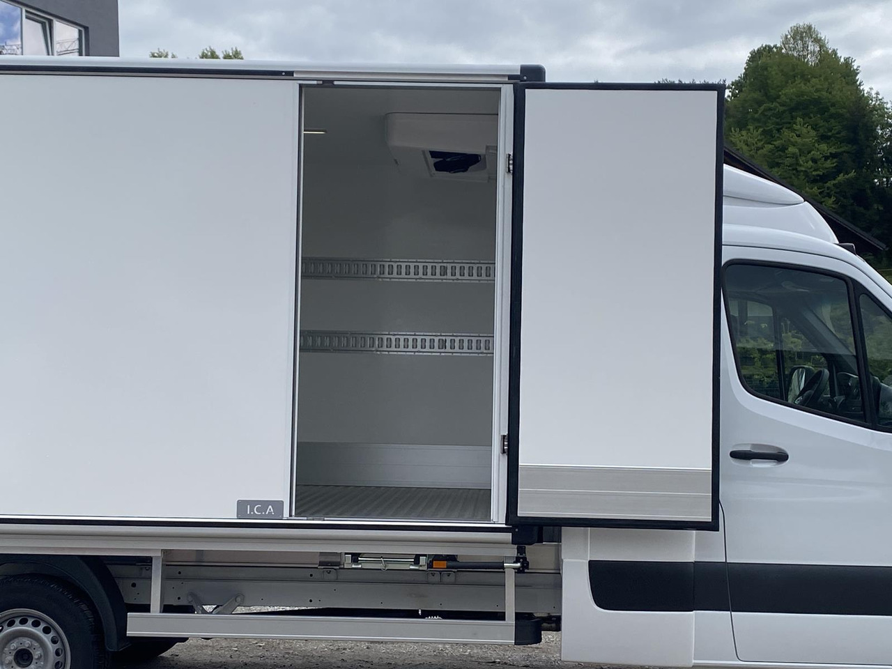 MERCEDES BENZ SPRINTER 317 CDI | DOPPELREGIME TIEFKÜHLKOFFER + BACKSLEEPER - Véhicule utilitaire frigorifique: photos 3 MERCEDES BENZ SPRINTER 317 CDI | DOPPELREGIME TIEFKÜHLKOFFER + BACKSLEEPER - Véhicule utilitaire frigorifique: photos 3