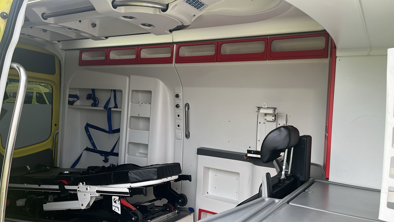 Mercedes Benz AMBULANCE Lot of 10 units Sprinter 313 CDI Automatic - Fourgon utilitaire: photos 5 Mercedes Benz AMBULANCE Lot of 10 units Sprinter 313 CDI Automatic - Fourgon utilitaire: photos 5