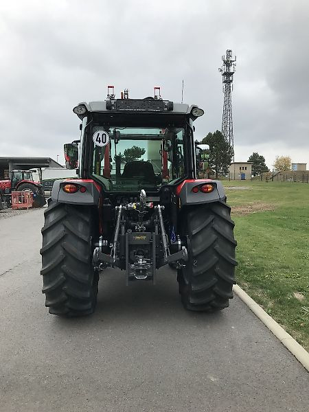 Massey Ferguson MF 4709 M Dyna-2 - Tracteur agricole: photos 3 Massey Ferguson MF 4709 M Dyna-2 - Tracteur agricole: photos 3