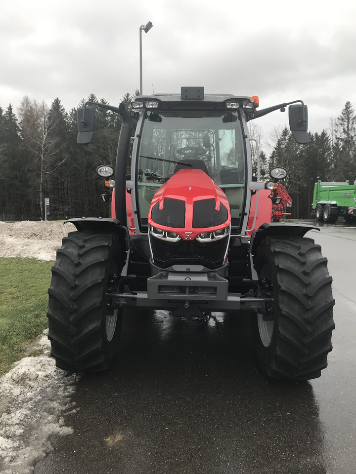 Massey Ferguson MF 5S.115 Dyna-4 ESSENTIAL - Tracteur agricole: photos 3 Massey Ferguson MF 5S.115 Dyna-4 ESSENTIAL - Tracteur agricole: photos 3