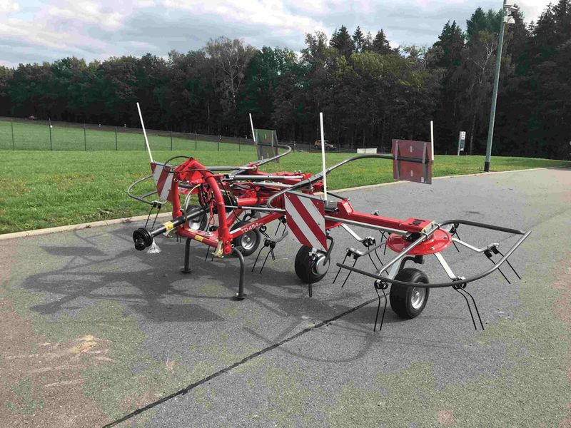 Massey Ferguson MF TD 454 DN / FELLA SANOS 4504 DN - Faneuse: photos 4 Massey Ferguson MF TD 454 DN / FELLA SANOS 4504 DN - Faneuse: photos 4
