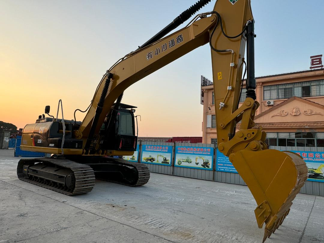 Caterpillar 325D CAT 325D2 329D 330D 330D2 25 Ton Used Excavator for Sale - Pelle sur chenille: photos 4 Caterpillar 325D CAT 325D2 329D 330D 330D2 25 Ton Used Excavator for Sale - Pelle sur chenille: photos 4