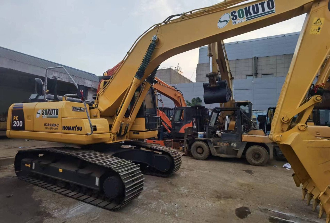 Komatsu PC200 PC210 PC220 Used Excavator in Excellent Work Condition - Pelle sur chenille: photos 4 Komatsu PC200 PC210 PC220 Used Excavator in Excellent Work Condition - Pelle sur chenille: photos 4