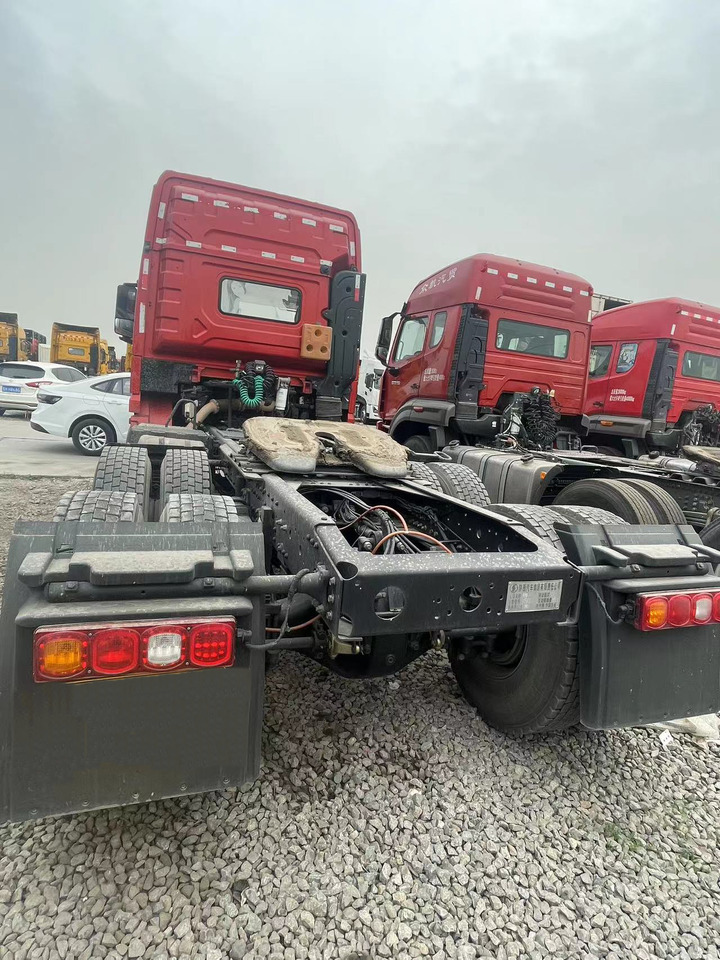 Shacman Right Hand X3000 X5000 (6*4) Semi Truck head Truck Head Tipper Head - Tracteur routier: photos 2 Shacman Right Hand X3000 X5000 (6*4) Semi Truck head Truck Head Tipper Head - Tracteur routier: photos 2