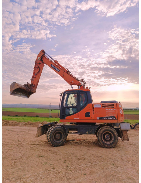Doosan DX140W-3 *coming soon* - Pelle sur pneus: photos 1 Doosan DX140W-3 *coming soon* - Pelle sur pneus: photos 1