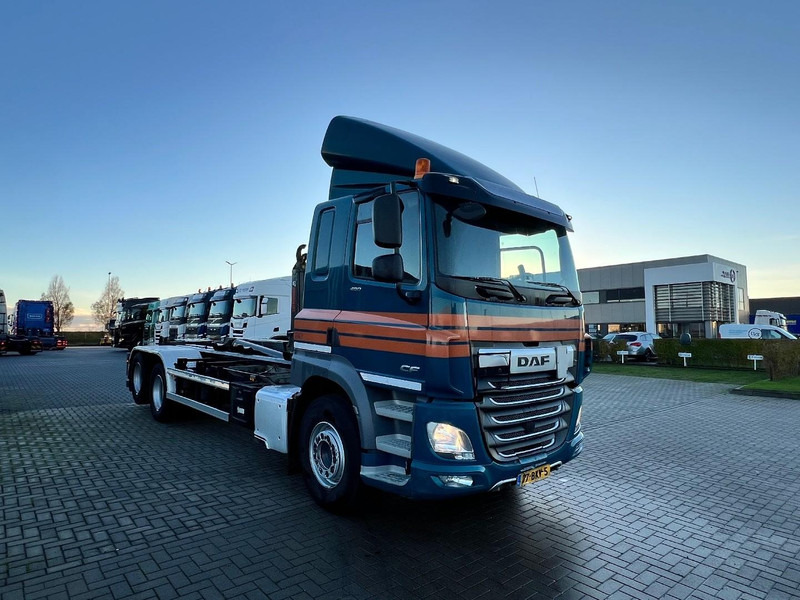 DAF CF85 6x2 containersysteem Only 350.000km / HIAB XR 26S Haakarmsyteem - Camion ampliroll: photos 3 DAF CF85 6x2 containersysteem Only 350.000km / HIAB XR 26S Haakarmsyteem - Camion ampliroll: photos 3