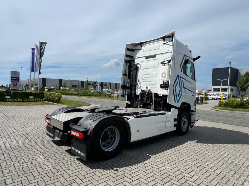 Renault T480 T-HIGH 4x2 Trekker Standclima / 2x Tank / New - Tracteur routier: photos 5 Renault T480 T-HIGH 4x2 Trekker Standclima / 2x Tank / New - Tracteur routier: photos 5