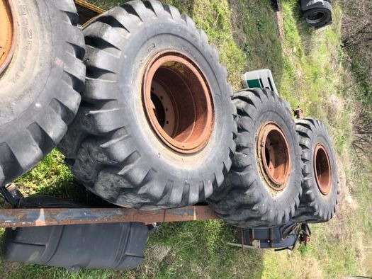 Anvelope Cu 24PR 4 BUC VOLA Incarcator VOLVO KOMATSU JCB - Roue complète: photos 1 Anvelope Cu 24PR 4 BUC VOLA Incarcator VOLVO KOMATSU JCB - Roue complète: photos 1