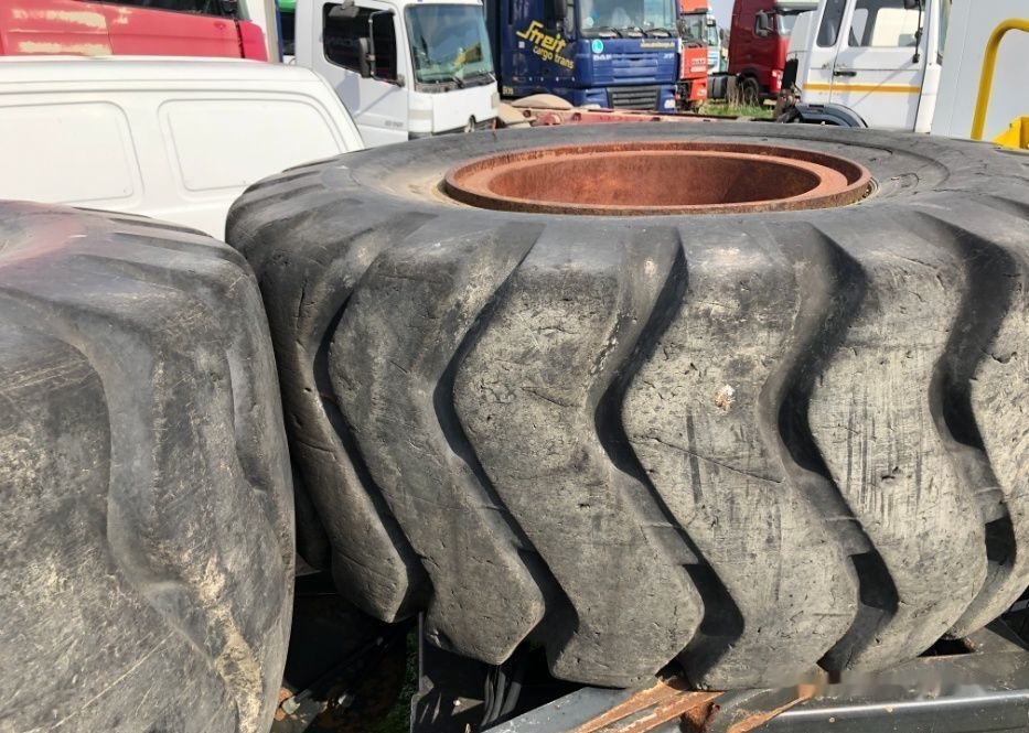 Anvelope Cu 24PR 4 BUC VOLA Incarcator VOLVO KOMATSU JCB - Roue complète: photos 1 Anvelope Cu 24PR 4 BUC VOLA Incarcator VOLVO KOMATSU JCB - Roue complète: photos 1