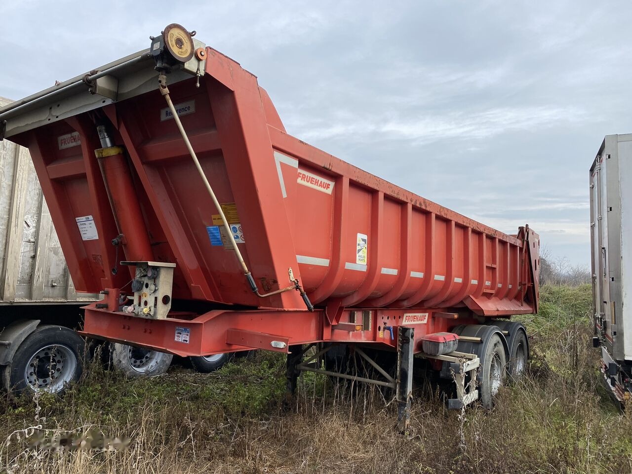 Fruehauf Semiremorca basculabila Aluminiu Agregate PV 6.28 T /// 2 PIECE - Semi-remorque benne: photos 1 Fruehauf Semiremorca basculabila Aluminiu Agregate PV 6.28 T /// 2 PIECE - Semi-remorque benne: photos 1