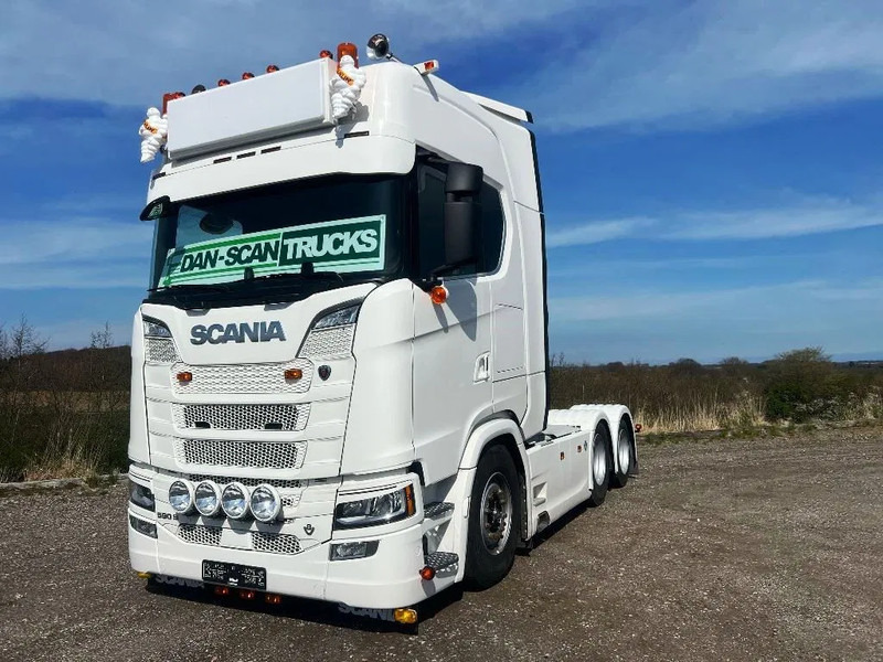 Scania 590S V8 NGS Like new . Air / Air suspension. hydr. system. - Tracteur routier: photos 4 Scania 590S V8 NGS Like new . Air / Air suspension. hydr. system. - Tracteur routier: photos 4