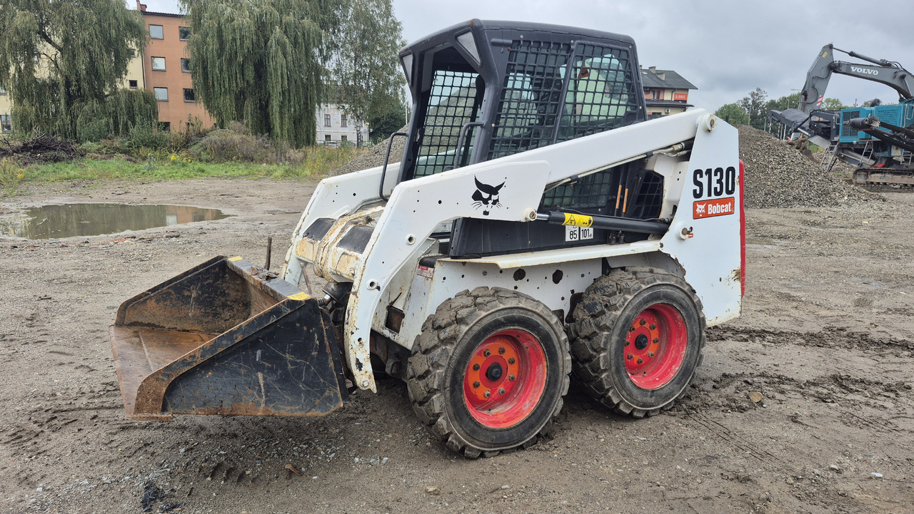 BOBCAT S130 - Mini chargeuse: photos 1 BOBCAT S130 - Mini chargeuse: photos 1