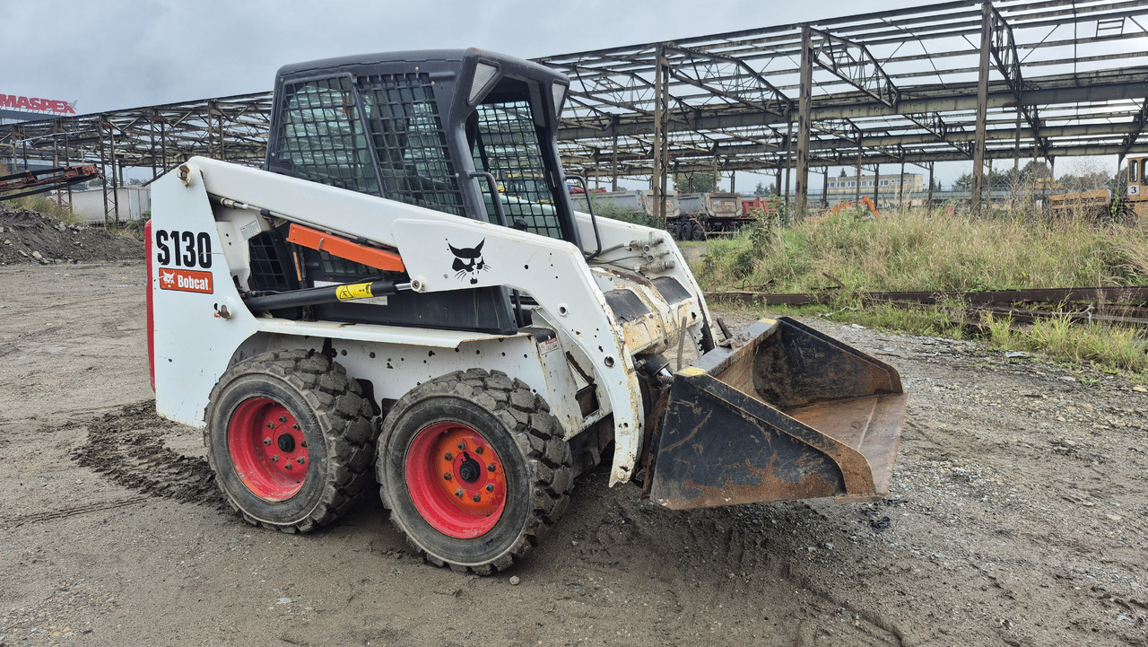 BOBCAT S130 - Mini chargeuse: photos 5 BOBCAT S130 - Mini chargeuse: photos 5
