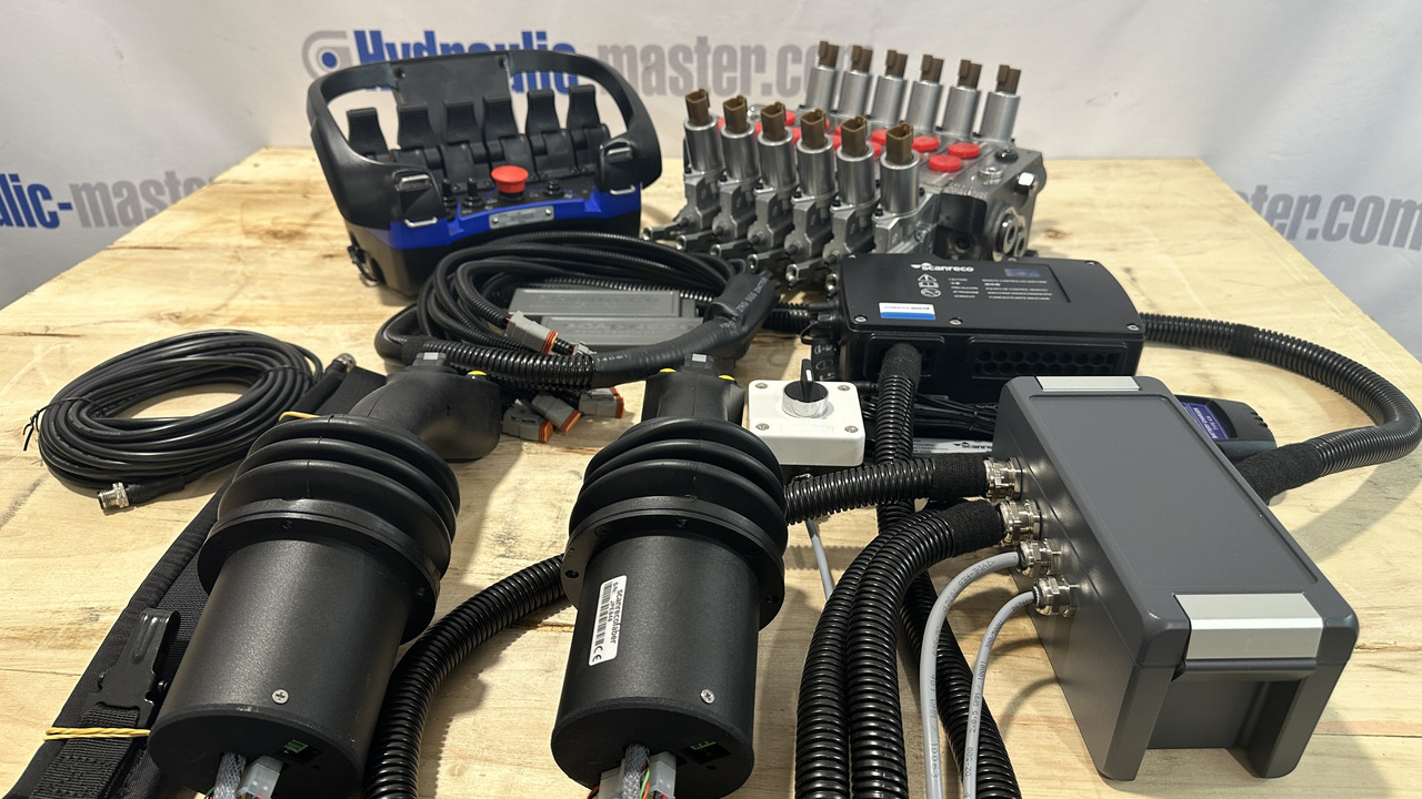 Matériel forestier Proportional Valve Walvoil DPX100 with Control Scanreco RC400 and JP Joysticks Danfoss for Parker, Nordhyraulic, Fassi, Hiab: photos 13