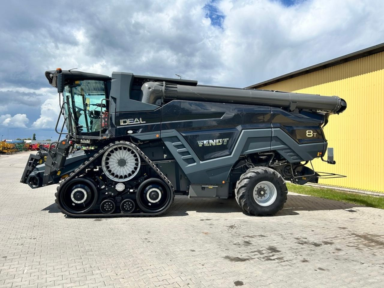 Fendt IDEAL 8 T JOYSTICK-LENKUNG - Moissonneuse-batteuse: photos 1 Fendt IDEAL 8 T JOYSTICK-LENKUNG - Moissonneuse-batteuse: photos 1
