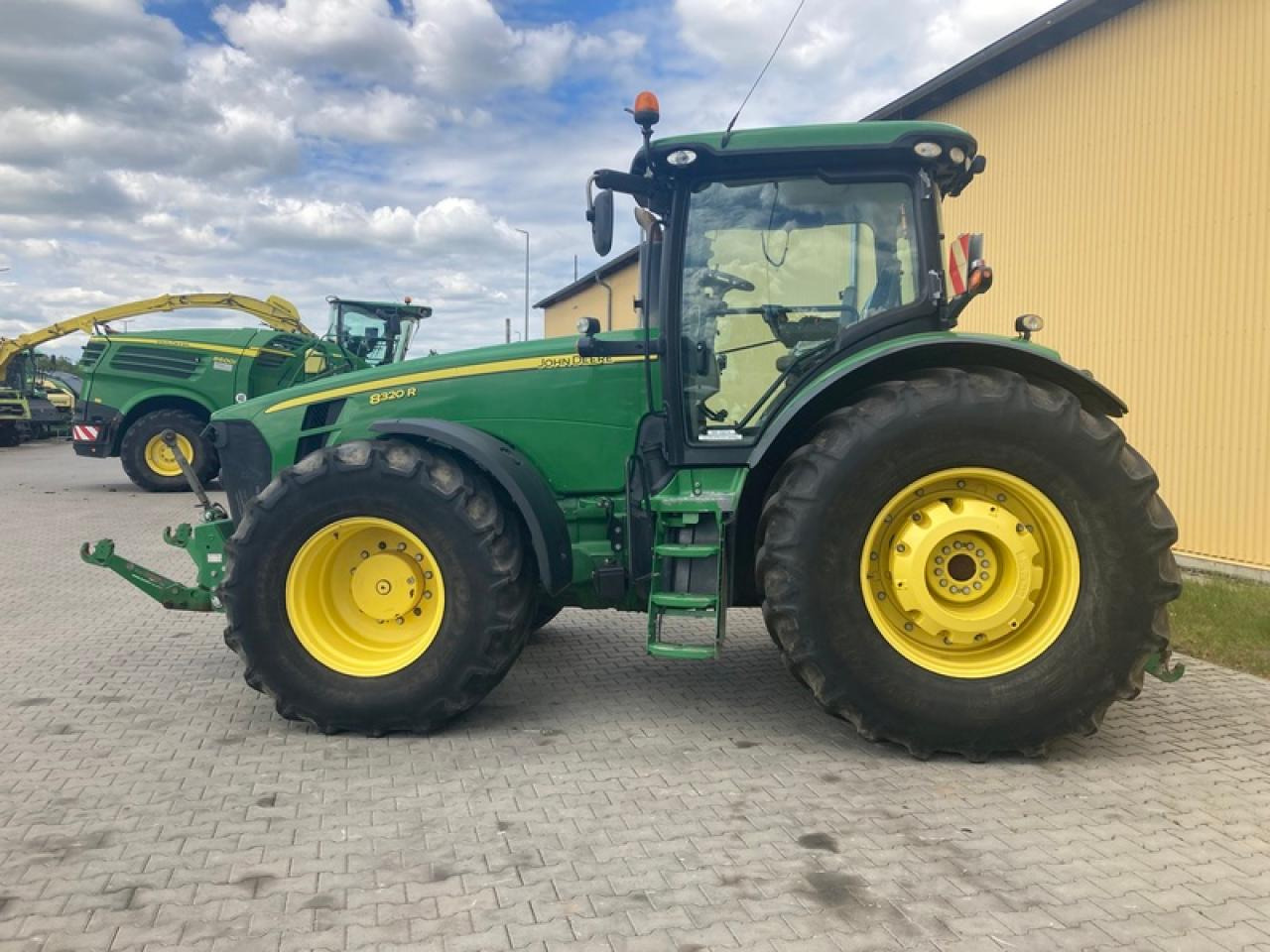 John Deere 8320 R AUTOPOWER - Tracteur agricole: photos 2 John Deere 8320 R AUTOPOWER - Tracteur agricole: photos 2