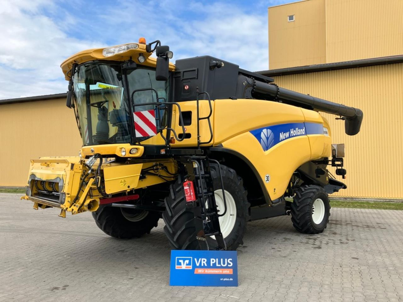 New Holland CX 8080 - Moissonneuse-batteuse: photos 1 New Holland CX 8080 - Moissonneuse-batteuse: photos 1
