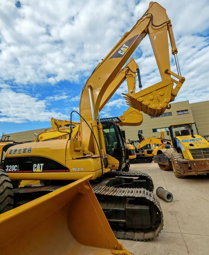 Caterpillar 320CL - Pelle sur pneus: photos 2 Caterpillar 320CL - Pelle sur pneus: photos 2