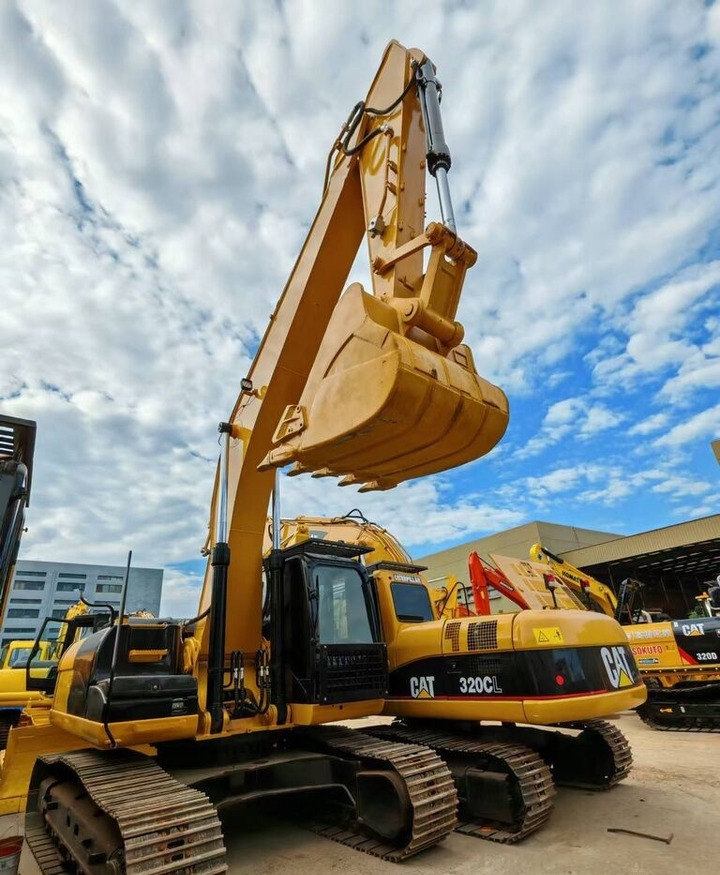 Caterpillar 320CL - Pelle sur pneus: photos 1 Caterpillar 320CL - Pelle sur pneus: photos 1