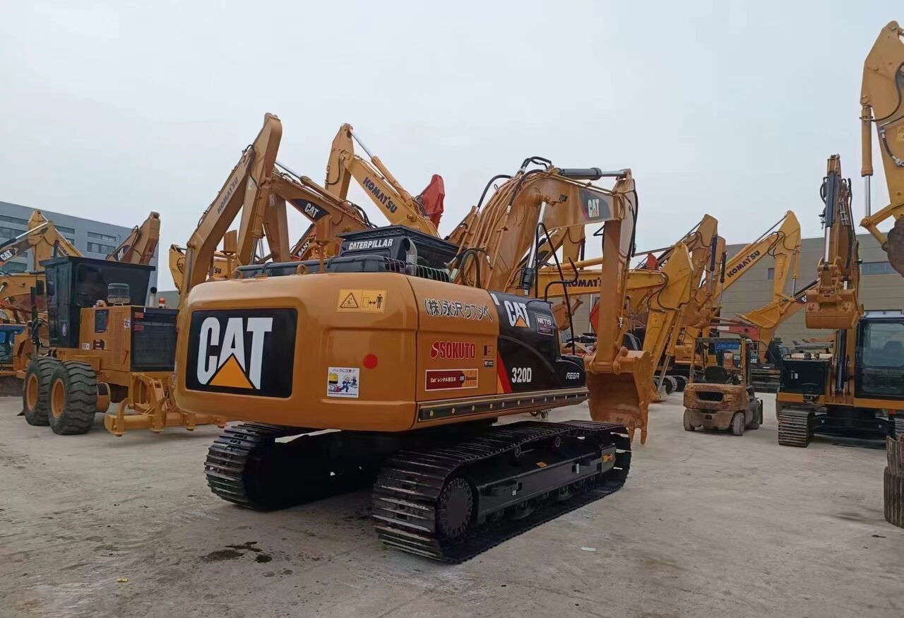 Caterpillar 320D - Pelle sur pneus: photos 2 Caterpillar 320D - Pelle sur pneus: photos 2