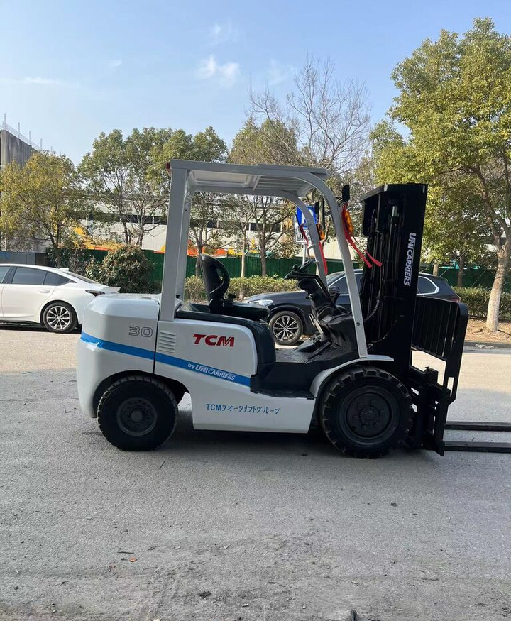 TCM FD30 FD50 FD100 FD80 3ton 5ton - Chariot élévateur diesel: photos 4 TCM FD30 FD50 FD100 FD80 3ton 5ton - Chariot élévateur diesel: photos 4