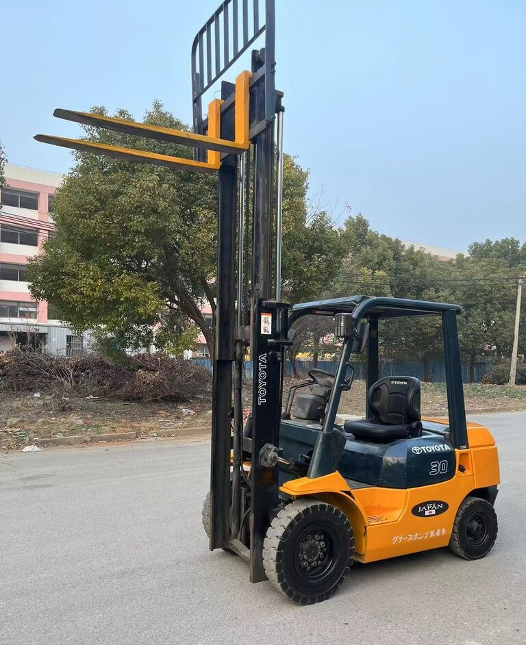 Toyota 7FD30 8FD30 7FD35 3ton 5ton forklift for sale - Chariot élévateur diesel: photos 1 Toyota 7FD30 8FD30 7FD35 3ton 5ton forklift for sale - Chariot élévateur diesel: photos 1