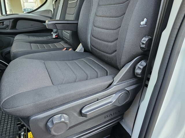 IVECO Daily 35S18 3.0 Koffer LBW Bär ACC LED sofort!... - Fourgon: photos 3 IVECO Daily 35S18 3.0 Koffer LBW Bär ACC LED sofort!... - Fourgon: photos 3