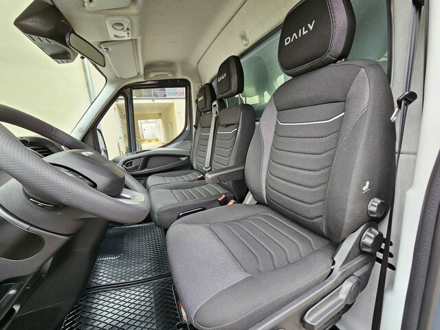 IVECO Daily 35S18 3.0 Pritsche Plane Ladebordwand AHK - Véhicule utilitaire plateau baché: photos 2 IVECO Daily 35S18 3.0 Pritsche Plane Ladebordwand AHK - Véhicule utilitaire plateau baché: photos 2