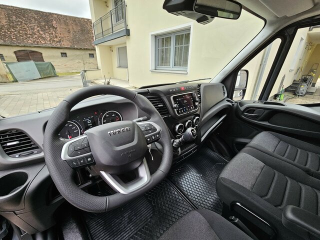 IVECO Daily 35S18 3.0 Pritsche Plane Ladebordwand AHK - Véhicule utilitaire plateau baché: photos 4 IVECO Daily 35S18 3.0 Pritsche Plane Ladebordwand AHK - Véhicule utilitaire plateau baché: photos 4