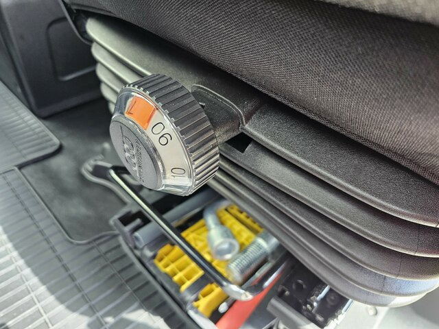 IVECO Daily 35S18HA8 3.0 Hi-Matic AHK Tachograph LED... - Fourgon: photos 2 IVECO Daily 35S18HA8 3.0 Hi-Matic AHK Tachograph LED... - Fourgon: photos 2