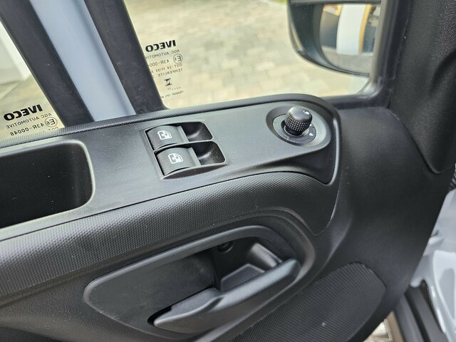 IVECO Daily 35S18HA8V DOKA Hi-Matic 12m³ 2xSchiebetür - Fourgon utilitaire, Utilitaire double cabine: photos 2 IVECO Daily 35S18HA8V DOKA Hi-Matic 12m³ 2xSchiebetür - Fourgon utilitaire, Utilitaire double cabine: photos 2