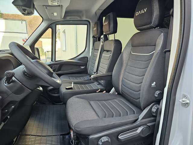 IVECO Daily 35S18HA8V DOKA Hi-Matic 12m³ 2xSchiebetür... - Fourgon utilitaire, Utilitaire double cabine: photos 3 IVECO Daily 35S18HA8V DOKA Hi-Matic 12m³ 2xSchiebetür... - Fourgon utilitaire, Utilitaire double cabine: photos 3