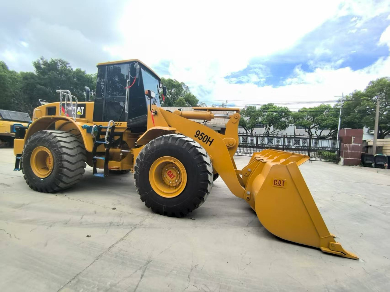 CAT 950H Loader - Chargeuse sur pneus: photos 1 CAT 950H Loader - Chargeuse sur pneus: photos 1