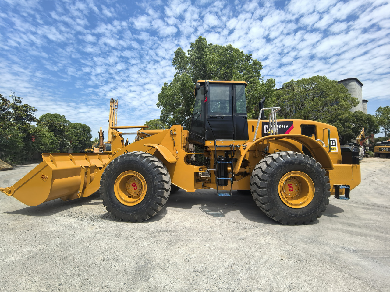 CAT 966H Loader - Chargeuse sur pneus: photos 1 CAT 966H Loader - Chargeuse sur pneus: photos 1