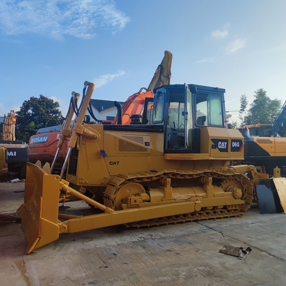CAT D6G Bulldozer - Bulldozer: photos 1 CAT D6G Bulldozer - Bulldozer: photos 1