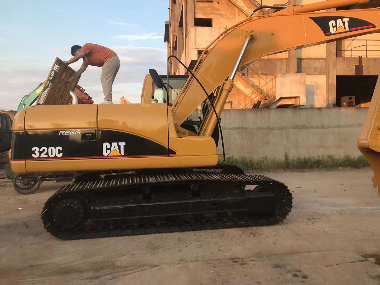 Cat 320c excavator - Pelle sur chenille: photos 1 Cat 320c excavator - Pelle sur chenille: photos 1
