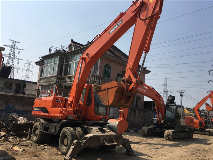Doosan DH210w-7 wheel excavator - Pelle sur pneus: photos 4 Doosan DH210w-7 wheel excavator - Pelle sur pneus: photos 4