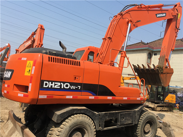 Doosan DH210w-7 wheel excavator - Pelle sur pneus: photos 5 Doosan DH210w-7 wheel excavator - Pelle sur pneus: photos 5