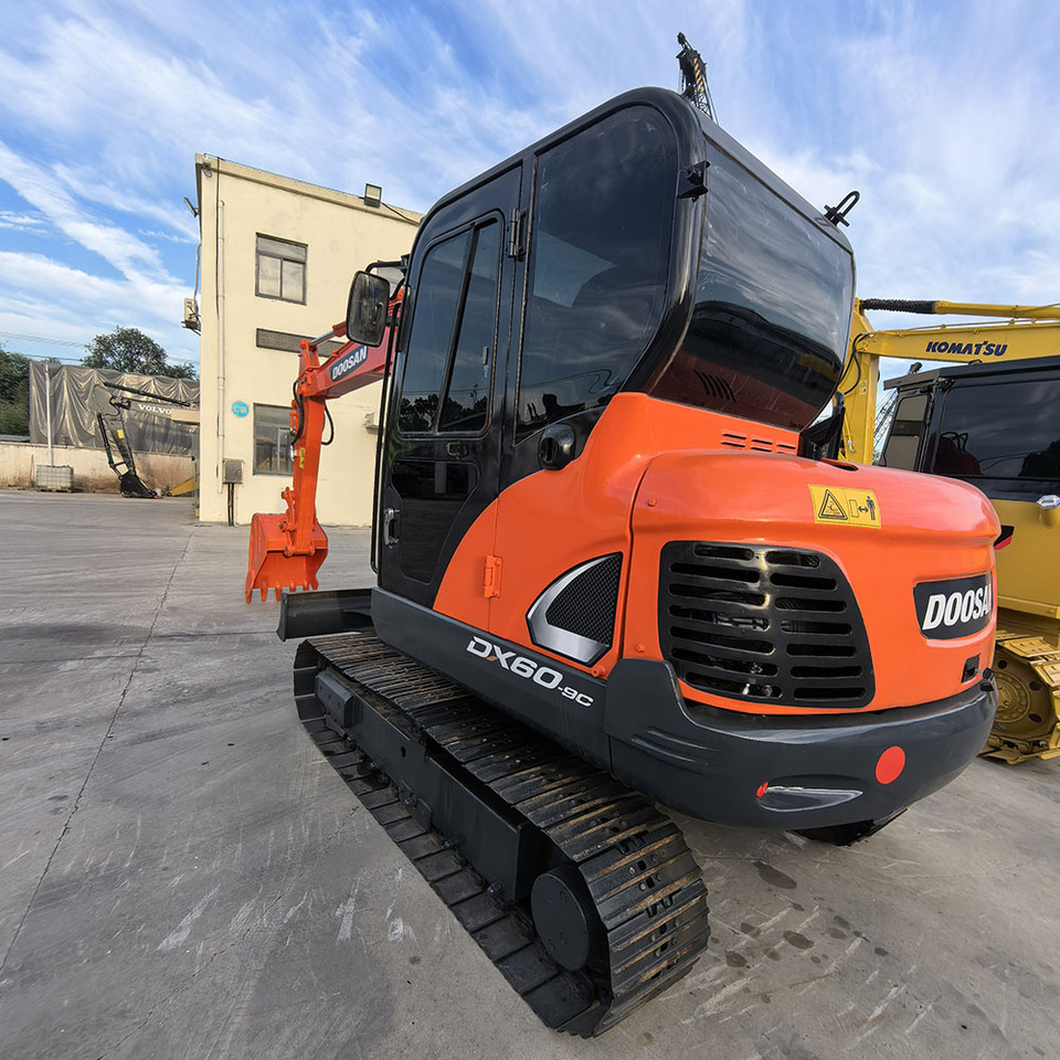 Doosan Dx60 Crawler Excavator - Pelle sur chenille: photos 1 Doosan Dx60 Crawler Excavator - Pelle sur chenille: photos 1