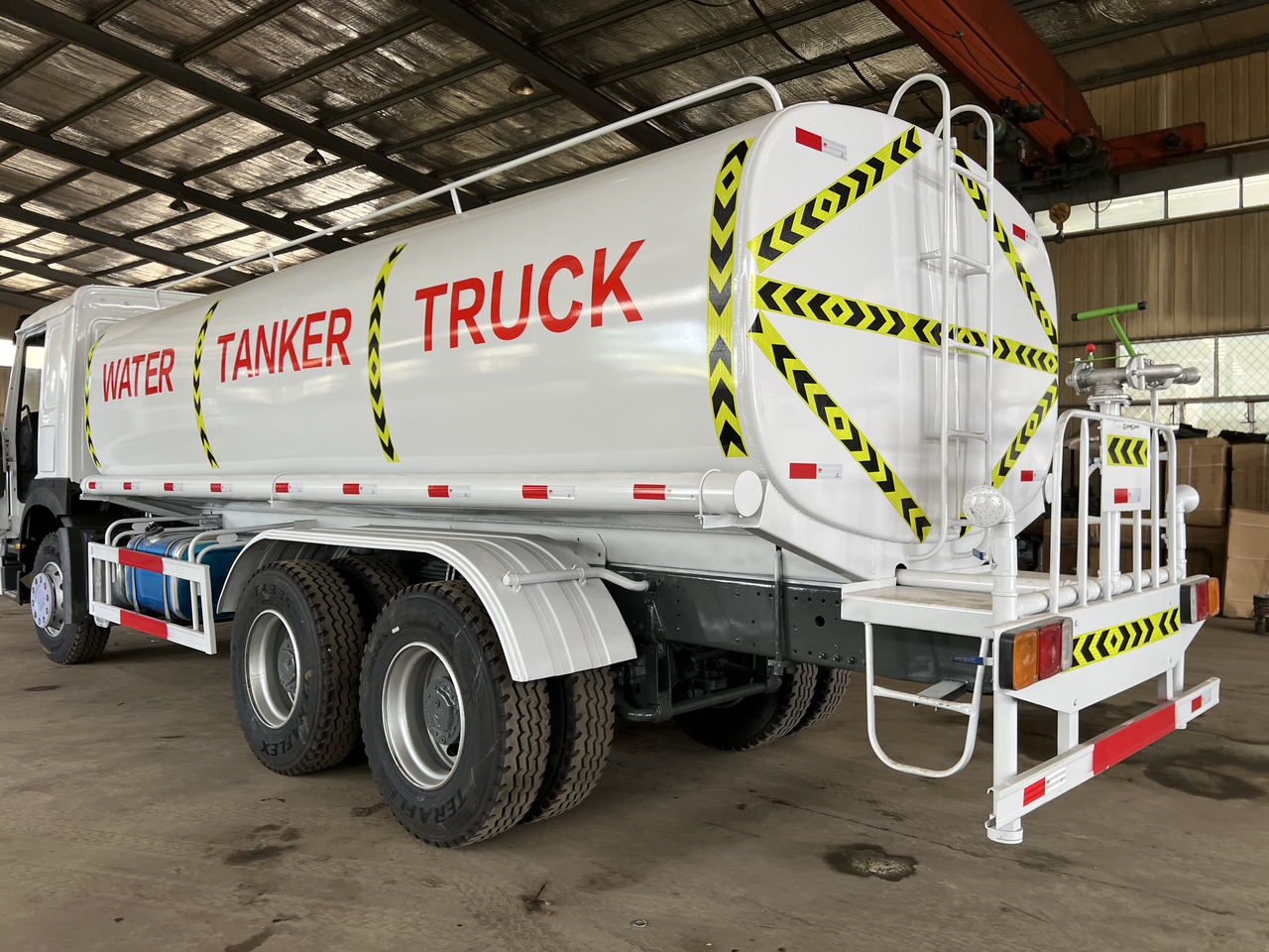 HOWO HOWO water tanker truck - Camion citerne: photos 4 HOWO HOWO water tanker truck - Camion citerne: photos 4